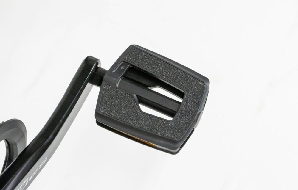 ボディスタイルに合わせてペダルのデザインもシンプル