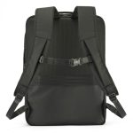 る「可動式チェストベルト」を、位置調節部が見えないすっきりとしたデザインに変更