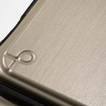 華やかで上品な印象を与える新色ゴールドヘアラインを追加