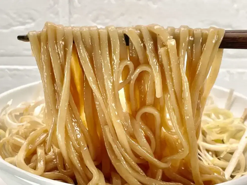 第1位　【この袋麺がヤバうまかった】常識破りの太麺化が止まらない！ 即席麺マニアが選ぶ「2025年袋麺大賞」ベスト3