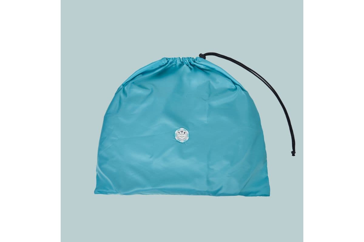 バッグと同じ90周年限定タグを縫い付けたオリジナル巾着