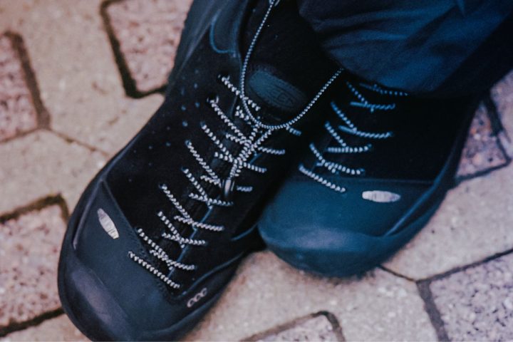 【夜に光る次世代ジャスパー登場】KEEN×CITYCOUNTRYCITYの初コラボが激アツ!限定スニーカー&アパレルが発売中