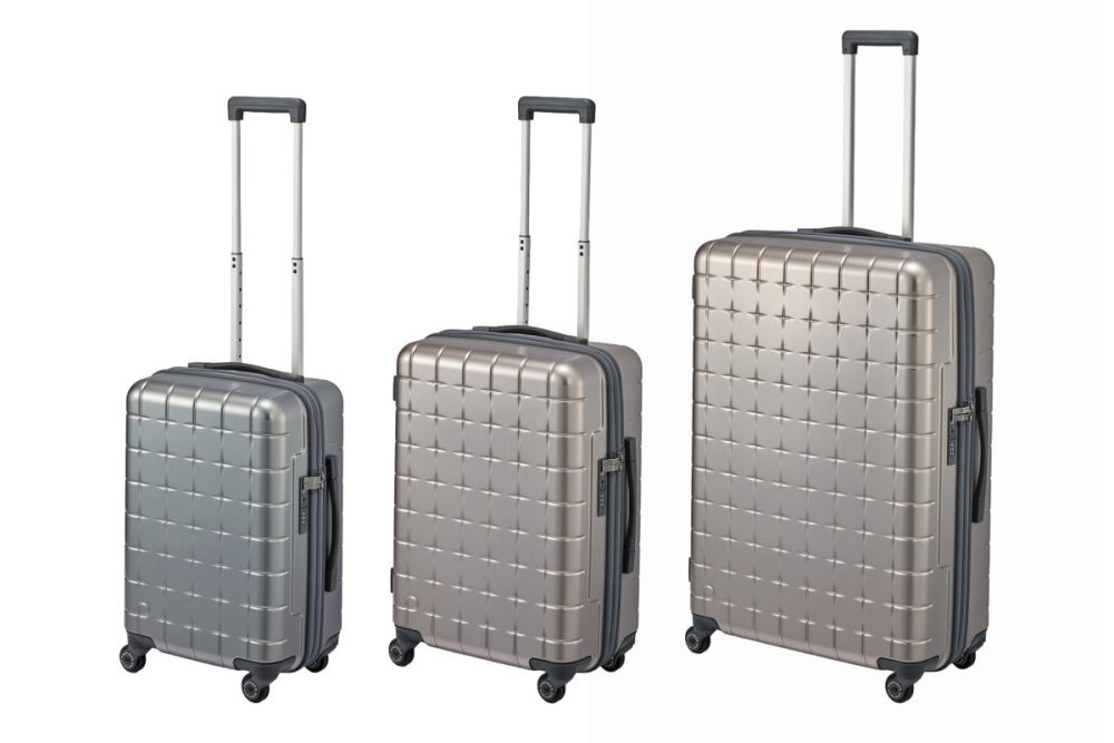 プロテカ「360G4 メタリック 2」各￥104,500～121,000／3.2～4.9㎏／38～100ℓ／3色展開