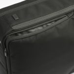 前持ち時に小物を取り出しやすい「クイックラウンドポケット」