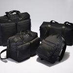 プロテカ 「スターボード バックパック（13051）」￥49,500／W30×H43×D14㎝／15ℓ／A4ファイル収納、13.3インチ対応PC収納部付き 「スターボード パッカブルボストン（13052）」￥49,500／W55×H32×D22㎝／32ℓ／小さく折り畳んで付属ポーチに収納可能 「スターボード 2WAY ボストン（13053）」￥58,300／W47×H32×D23㎝／32ℓ／着脱可能なショルダーベルト付き 「スターボード ガーメントケース（13054）」￥60,500／W55×H47×D10㎝／26ℓ／手提げ＆肩掛け対応2WAYハンドル・ハンガー付き