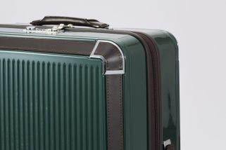【大人の一生モノ】プロテカの最高峰トラベルバッグが誇る圧倒的機能美！「プレスティ」の新色が美しすぎる