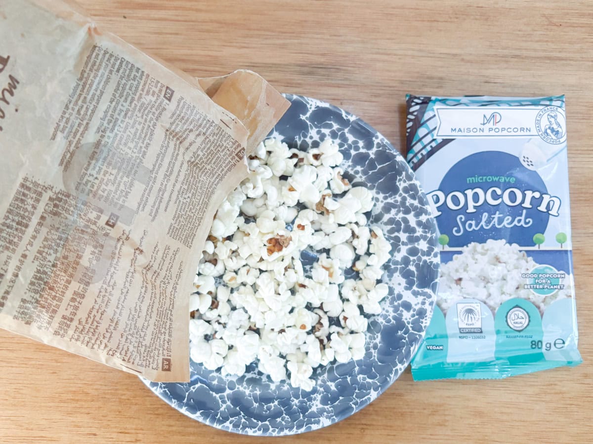 パッケージには500wで約3分とありますが、まだまだ完全燃焼していないようなので10秒追加を3回繰り返しました