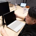 縦型デュアルディスプレイが生産性を変える! 省スペースでも快適作業が生み出す仕事の効率化を実現する「WING BINDER」の第三弾を試してみた!