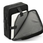 2方向から取り出せる「PC 収納部」