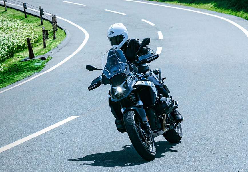 ツアークロスVのスタイルと性能を継承しているTX STRADA