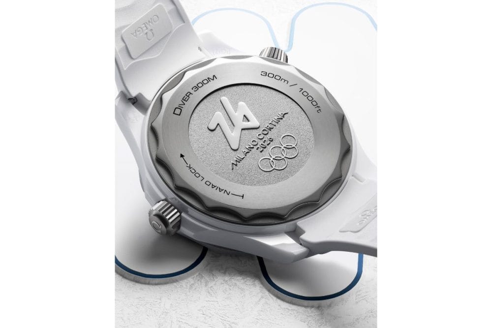 オリンピックへのオマージュは、グレード5チタン製ケースバックにも刻まれている