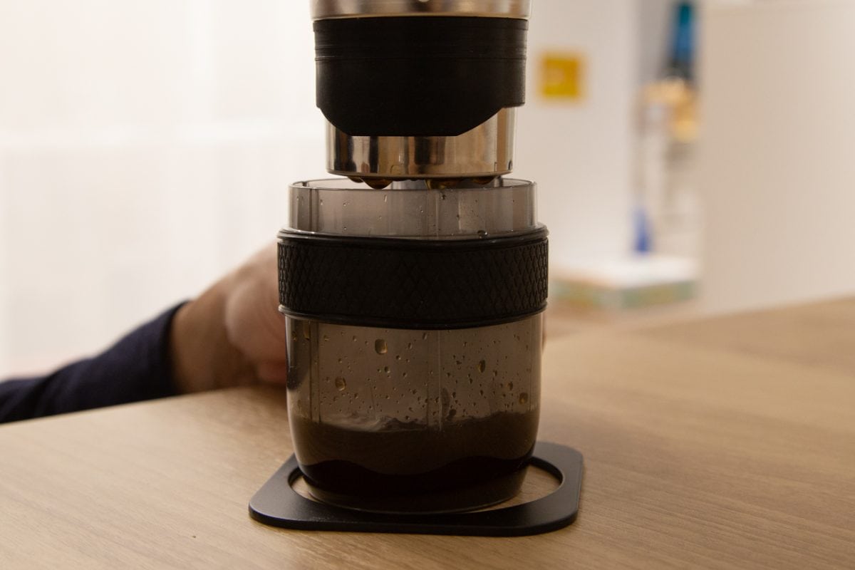 バリスタ級の一杯】ハンドドリップの技をワンタッチで。充電式全自動