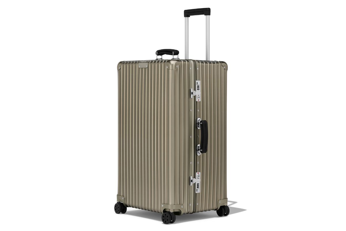 リモワ「クラシック トランク チタニウム」¥364,100/H75×W47×D36㎝
