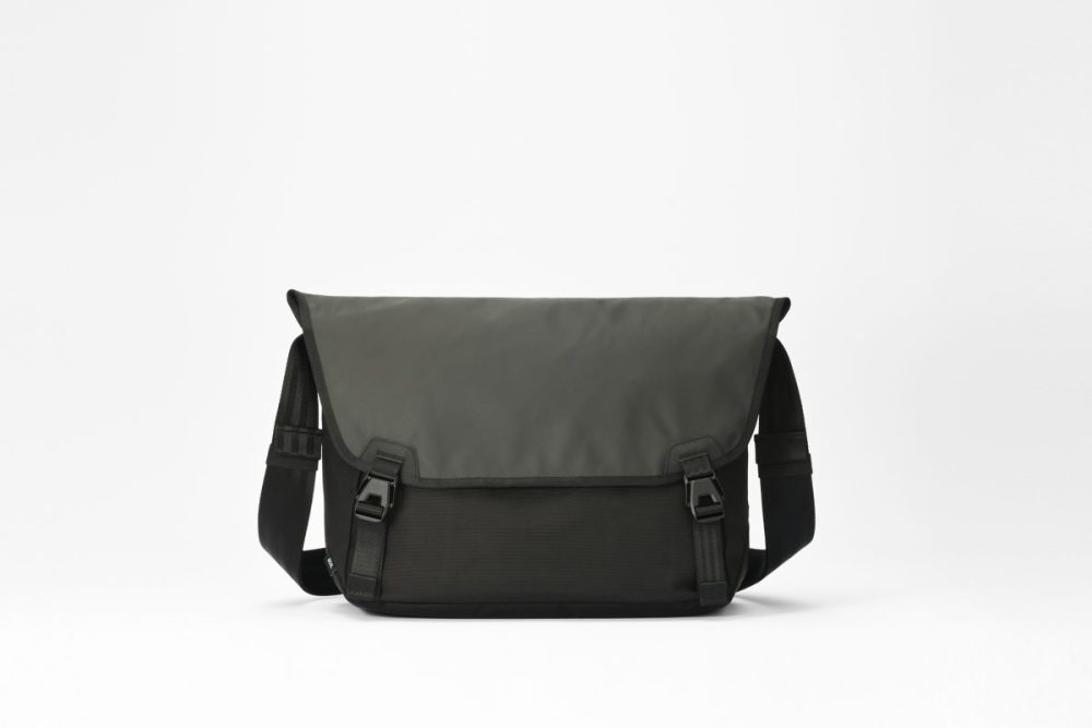 エース「エブスタ ショルダーバッグ」￥19,800／W45×H30×D16㎝／15ℓ