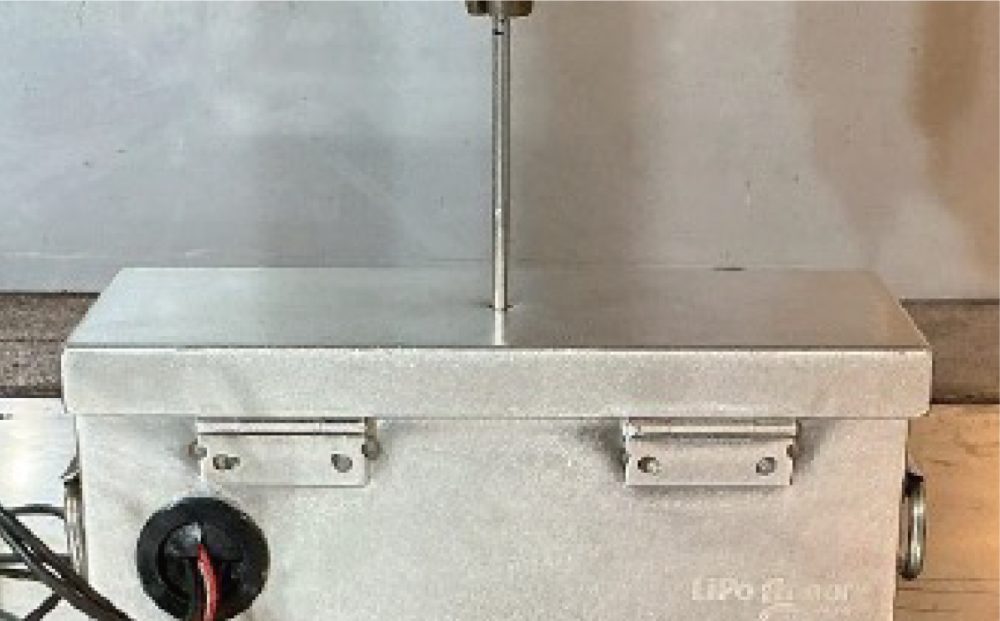 自社にて入念な耐久性と対火試験を実施