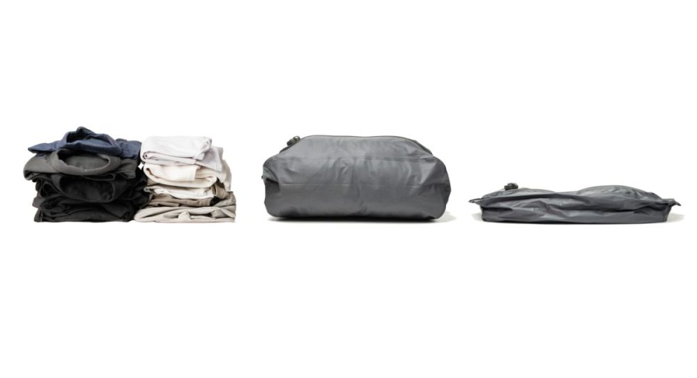 面倒なパッキングの悩みを解決してくれるのが、電動ポンプ内蔵で簡単圧縮を実現する「Qubo」