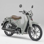 初代モデル「スーパーカブ C100」を彷彿させる外観で人気の「ホンダ スーパーカブ C125」が、カラーバリエーションを変更して登場