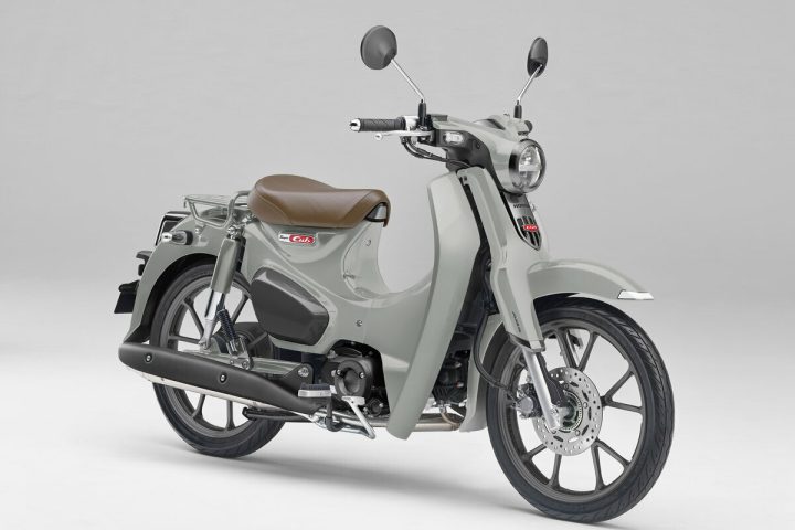 【一番豪華なカブが新色で登場】初代「C100」の魂を継ぐ最新モデル!スーパーカブC125の新色は、街に溶け込む都会派カラー