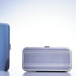 ゼロハリバートン 右）Hybrid Shockproof Case iPhone17、iPhone17Pro　￥7,150 左）Hybrid Shockproof Flip Case iPhone17、iPhone17Pro　￥9,900