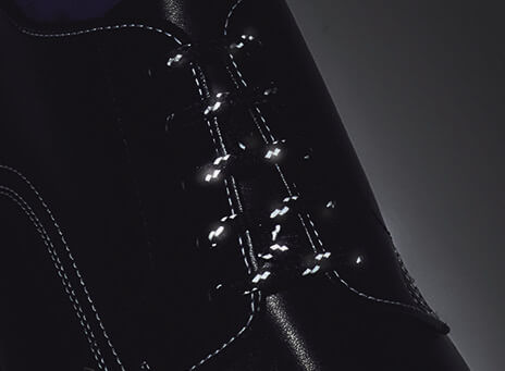 暗闇でも光ります