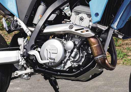 スズキ
DR-Z4SM　「確かな走りと環境性能を両立」