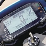 スズキ DR-Z4SM　「視認性が高められたメーター」