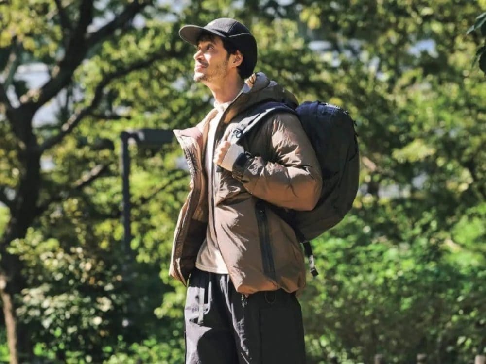 第3位　【暖かいのに超スマート】ナンガの“着る寝袋”！最高峰ダウン「ミカミ」×高機能リュックが冬の最適解