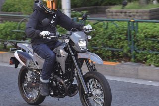 【250cc以下の傑作バイク】カワサキ「KLX230SM」とホンダ「CRF250 RALLY」は、街乗りも旅もこなす！最新2種を徹底解説