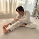 「朝スッキリ目覚めてからのストレッチ。生地に伸縮性があるので、突っ張る感じがなく、気持ち良く動けます」