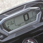 カワサキ KLX230SM　「見やすいフルデジタル」