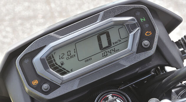 カワサキ KLX230SM　「見やすいフルデジタル」