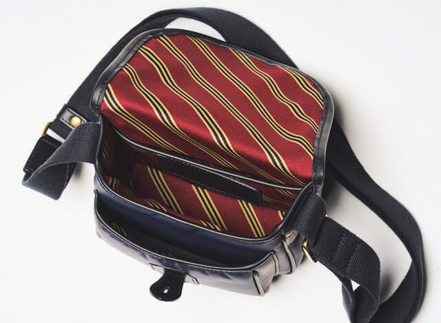 ライニングにネクタイ柄を採用