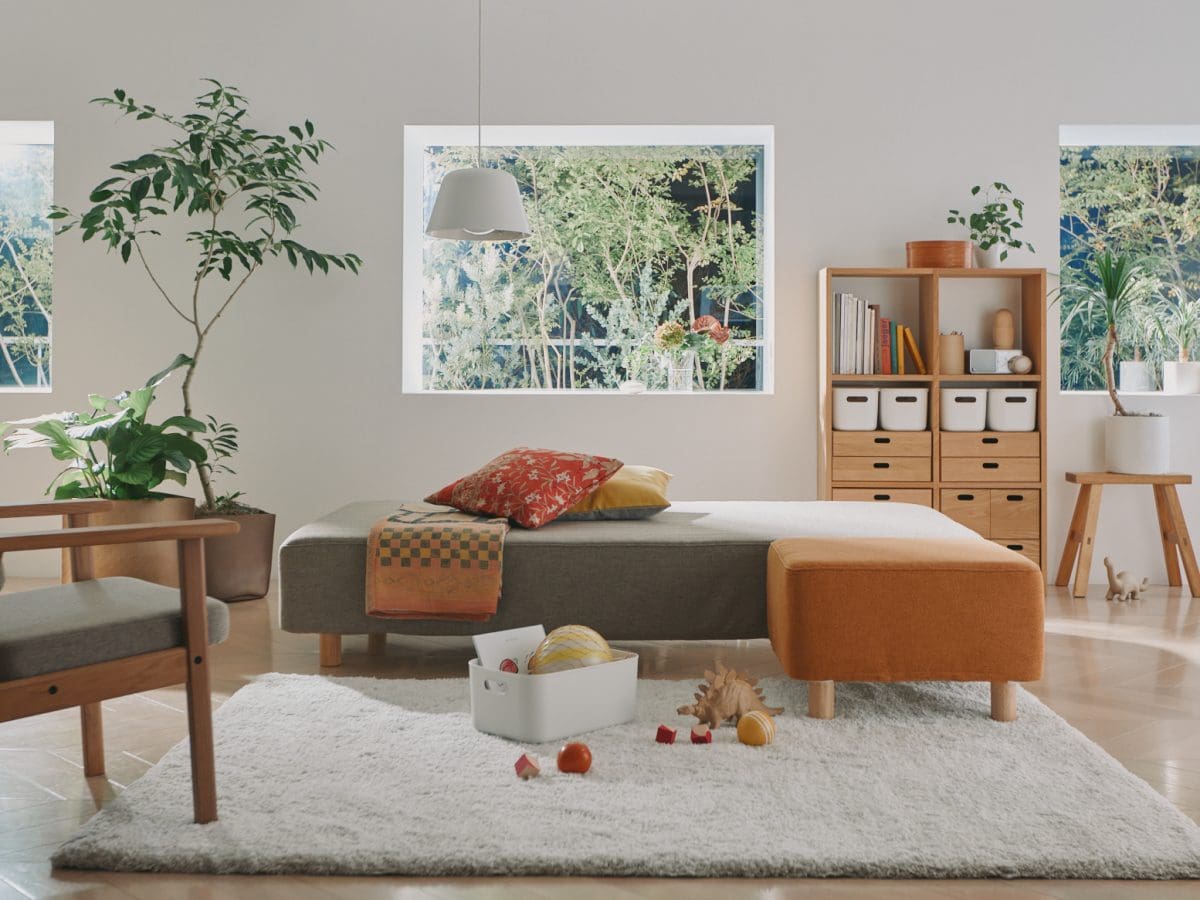 【コスパ優秀な多目的家具】無印良品の「脚付マットレス」はベッドはもちろんソファとしても使えるから汎用性抜群