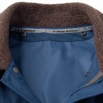 元はウール混のボアを採用しており首元の暖かさを確保