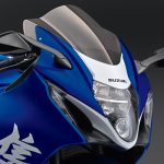 精悍なフロントマスクのアクセントになっているホワイトカラー