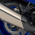 マフラーのエンドとカバーをブラックにしてスポーティな雰囲気を高めている