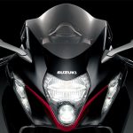 「Hayabusa」らしい個性的なデザインとなる縦型2灯のLEDヘッドライト