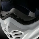 ゴーグルでの使用も想定された新設計のノーズティフレクター