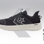 「スリットスライド」は、かかと部分に切れ目を入れたブランド独自の成型カウンターを採用。靴を履く際には、後方へ傾斜した上端部分のデザインによって、手を使わずにスムーズな着用が可能に