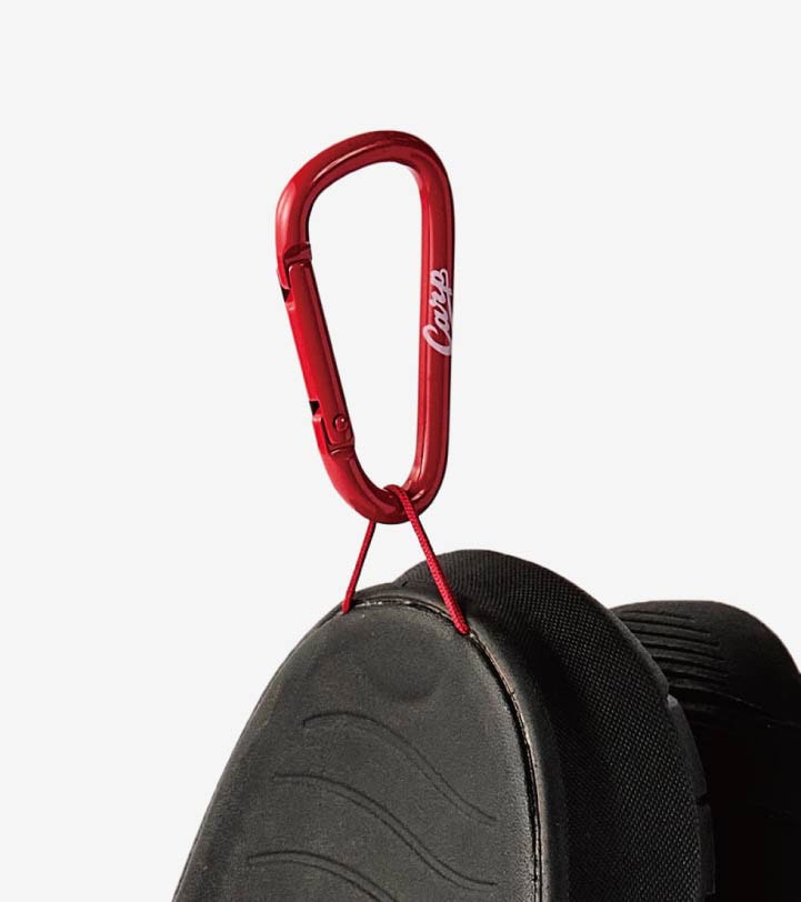 オリジナルのCarpロゴ入りカラビナも付属