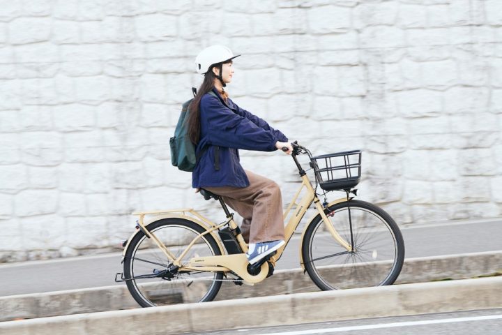 【13万円台でこのスペック】重い・ふらつくを解消、パワー20%UPで坂道も楽々!あさひの新型電動アシスト自転車「エナシスミー」が優秀すぎる