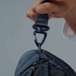 コアスリングには、ショルダーベルトのフックを取り付けられるループを4箇所搭載。360度回転するフックを好みの位置に装着することで、身体に最もフィットするポジションを見つけられる