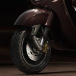 先進のABSを搭載、ブレーキキャリパーカバーのゴールドがアクセントとなっている