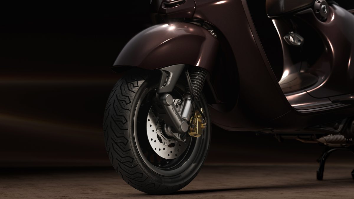 先進のABSを搭載、ブレーキキャリパーカバーのゴールドがアクセントとなっている