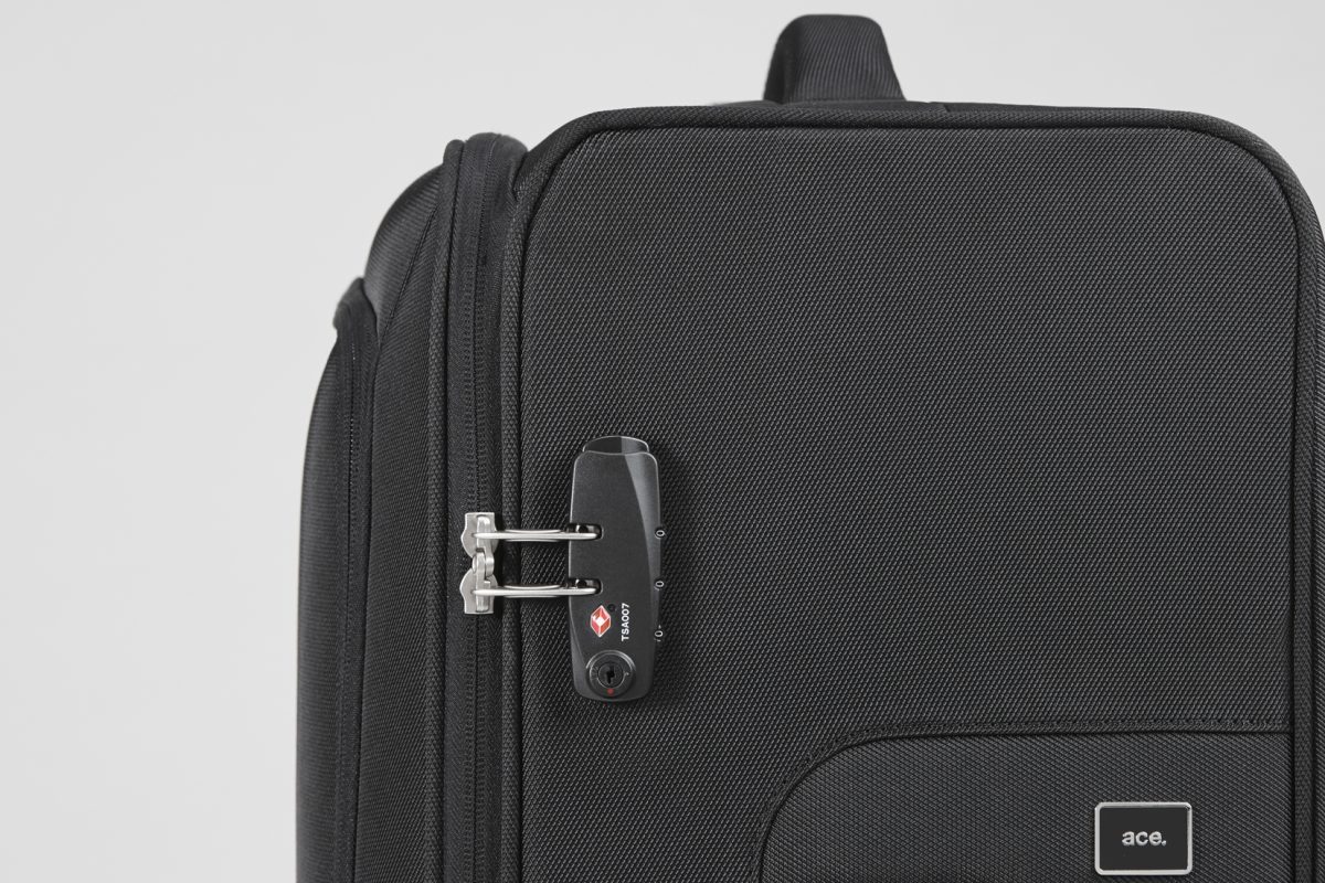 施錠したまま預けることができるTravel Sentry(R) 認可ロックを搭載