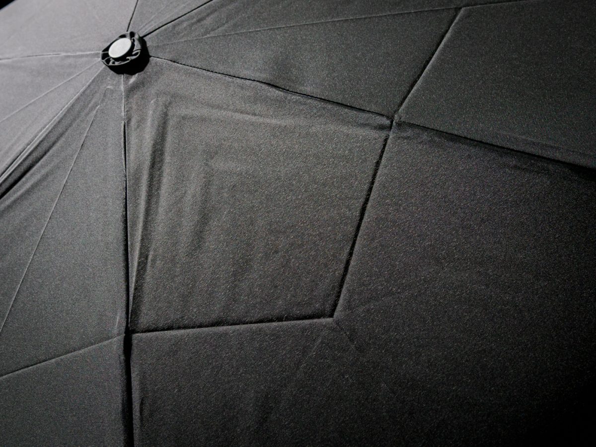熱加工による形態安定が、傘の開閉のストレズを軽減