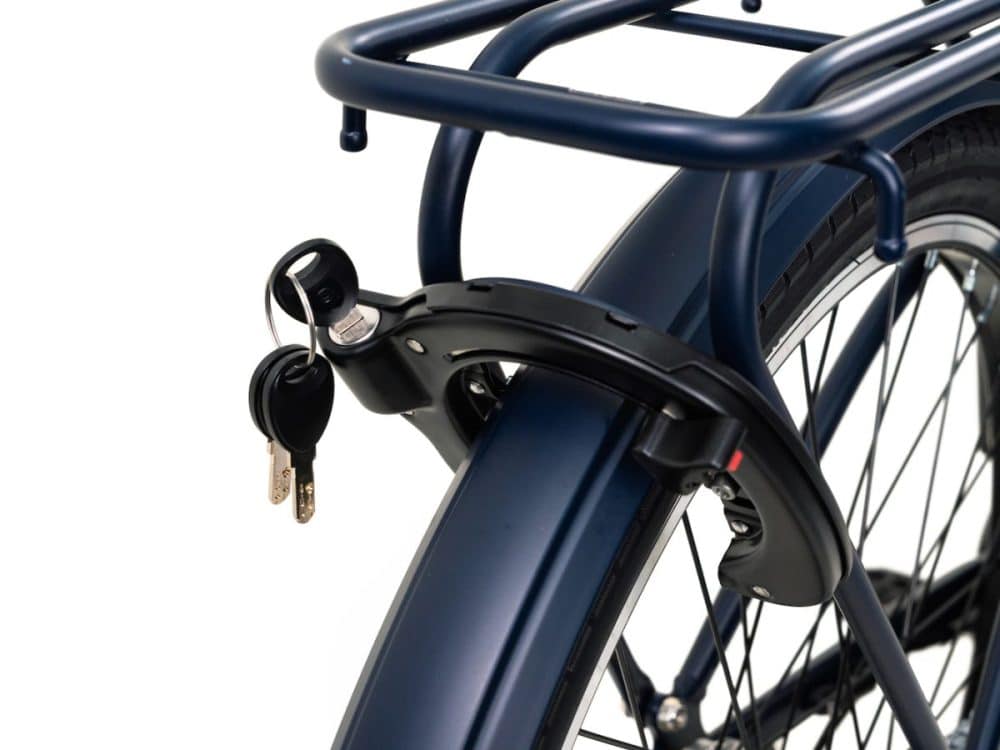 スムーズな施錠と解錠が可能なキャリア取付式のリヤサークル錠