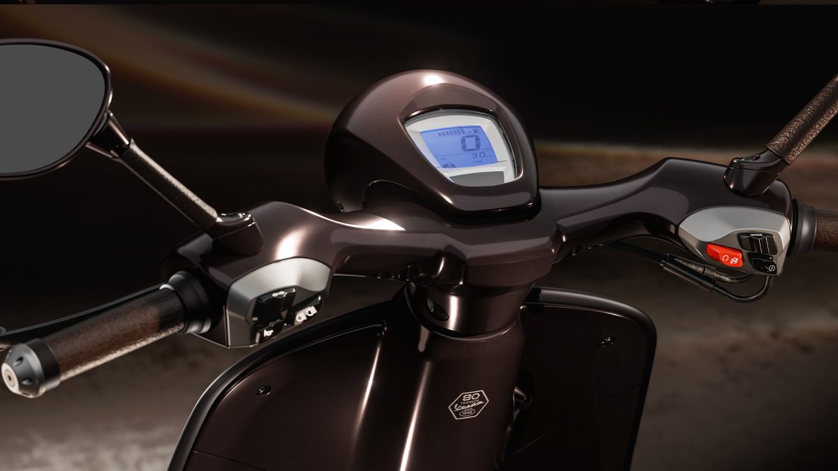 モダンなフォルムにLCDメーターを搭載