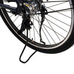 自動でロックがかかり、不意の転倒を防止してくれる両立スタンド