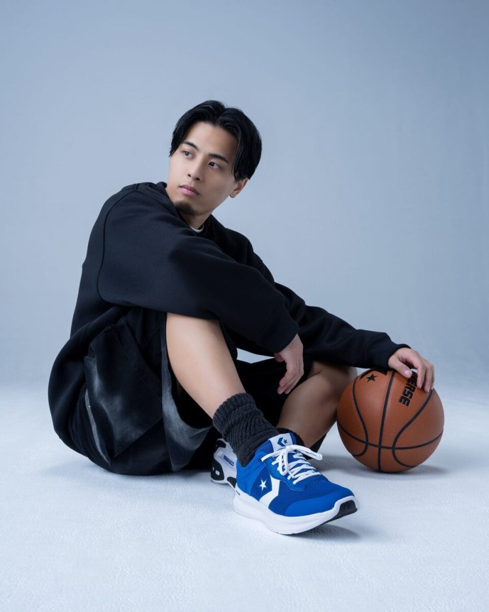 【富樫勇樹選手が履く春夏の新色】スポーツと日常を軽やかにつなぐコンバースのハンズフリーシューズ「デイスター スリットスライド」! 2026モデルに大注目!